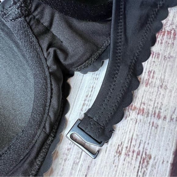 NWOT Black Scalloped Bikini Swim Top 32B - Picture 3 of 5